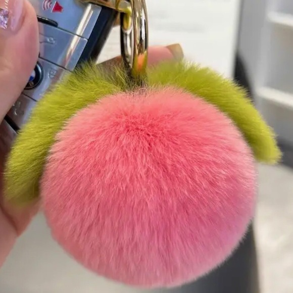 🍑 Giant FuZZy Peach - Keychain - Picture 1 of 1